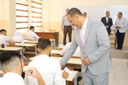 The President of University of Anbar and the Dean of the College of Engineering together inspect the progress of the attendance of the final exams at the college.