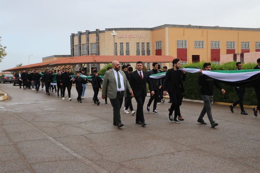 طلبة كلية التربية للعلوم الإنسانية يشاركون في فعاليات إحتفال جامعة الانبار بتخرج الطلبة الدورة (??)