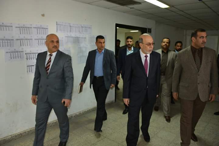 رئيس جامعة الانبار يتفقد سير الامتحانات للفصل الاول 