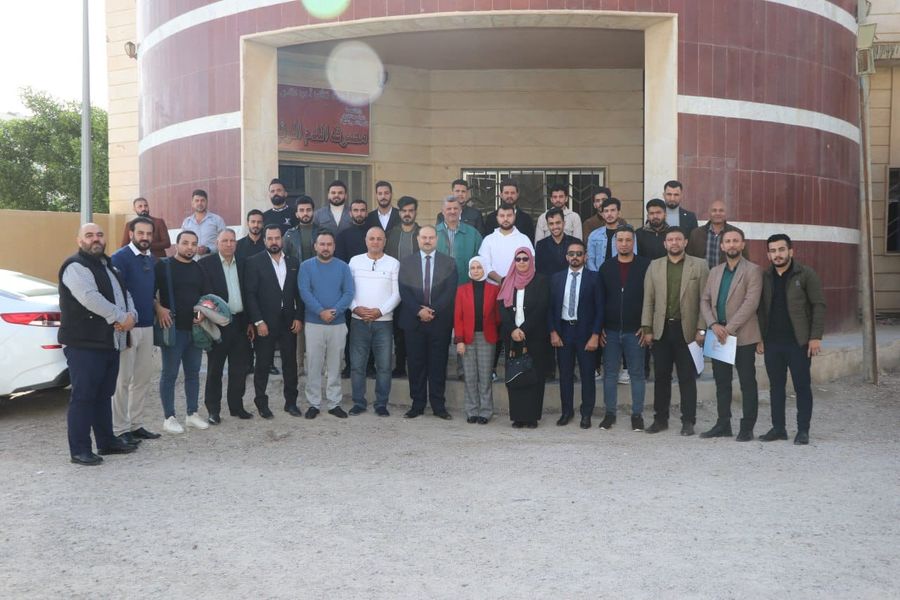 مشاركة اساتذة وموظفي وطلبة الكلية في حملة التبرع بالدم التي اطلقتها جامعة الانبار . 