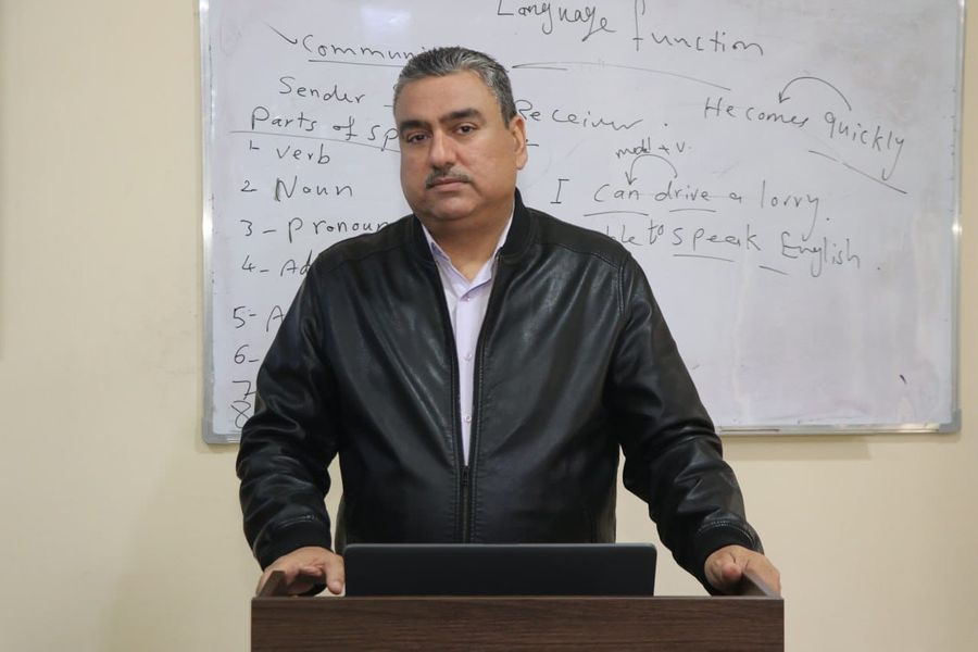 أ.د. احمد حميد عبيد رئيس قسم اللغة الانكليزية